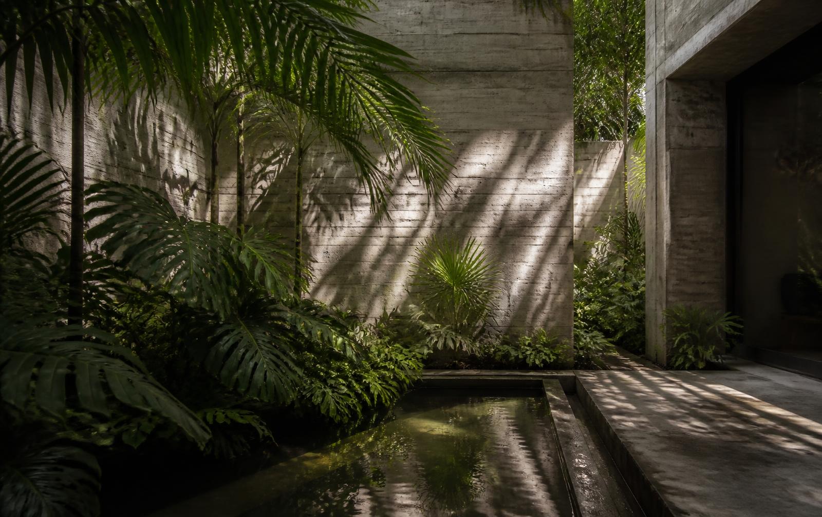 Jardim privativo da Casa ORÉ, no Jardim Paulista